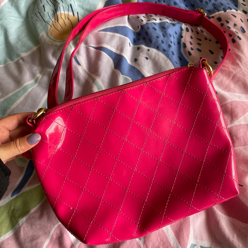 Designer style hot pink handbag - Picture 3 of 5